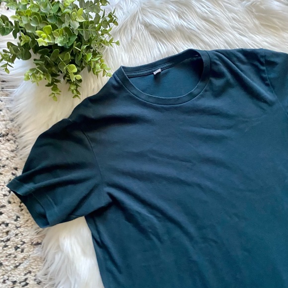 *Sold* Men’s UniQlo Tee - Picture 3 of 4